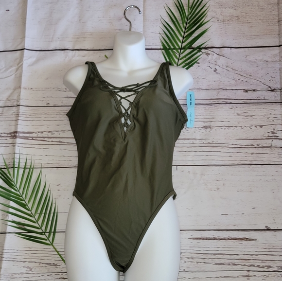 Cupshe Cheeky Gal One Piece Swimsuit - Picture 1 of 10